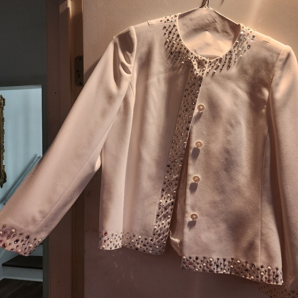 Blazer - Picture 4 of 7